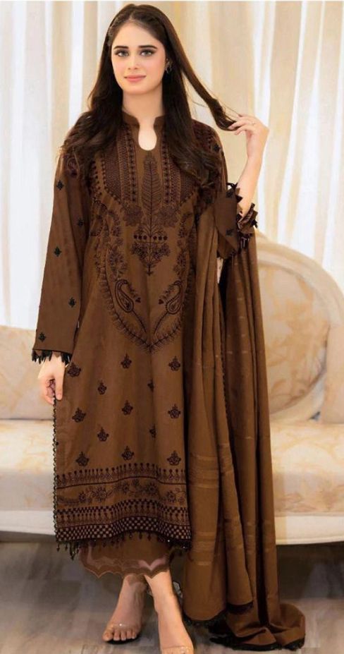 Maria B Dhanak Bana Dora Velvet Embroidered Luxury 3 Piece